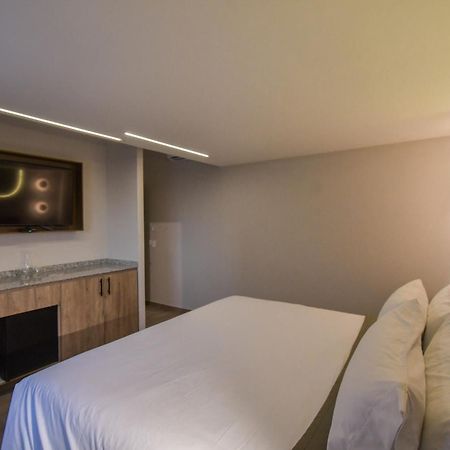 Expo Satelite 2750 Hotel & Suites Guadalajara Zewnętrze zdjęcie