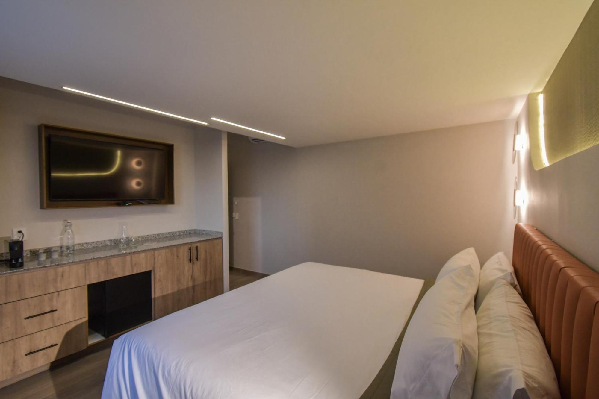 Expo Satelite 2750 Hotel & Suites Guadalajara Zewnętrze zdjęcie